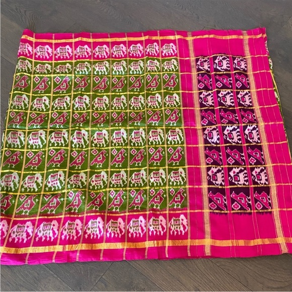 Vibrant Pink and Green Patola Ikkat Saree with blouse - Picture 1 of 11